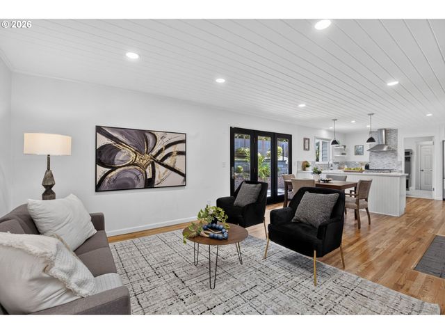 16933 GREENTREE Ave, Lake Oswego, OR 97034