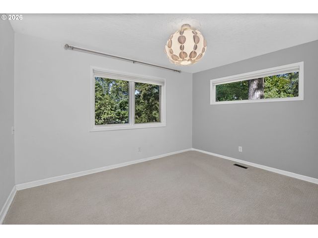 16933 GREENTREE Ave, Lake Oswego, OR 97034