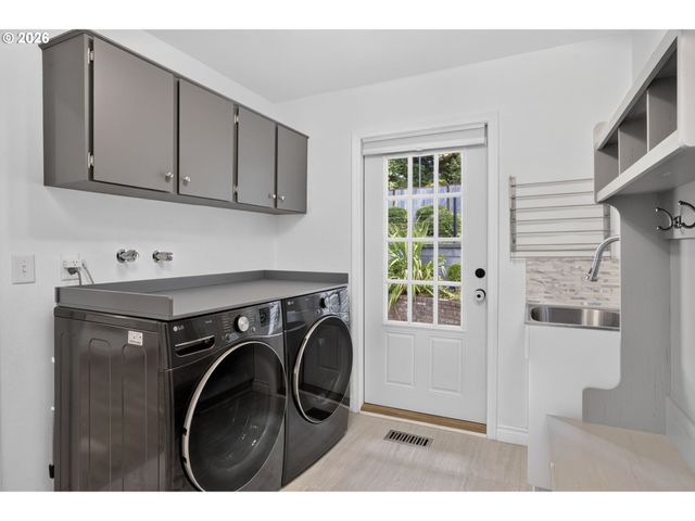 16933 GREENTREE Ave, Lake Oswego, OR 97034