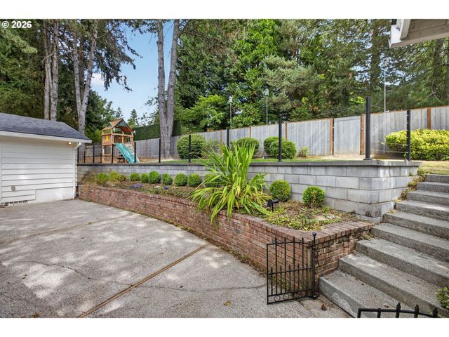 16933 GREENTREE Ave, Lake Oswego, OR 97034