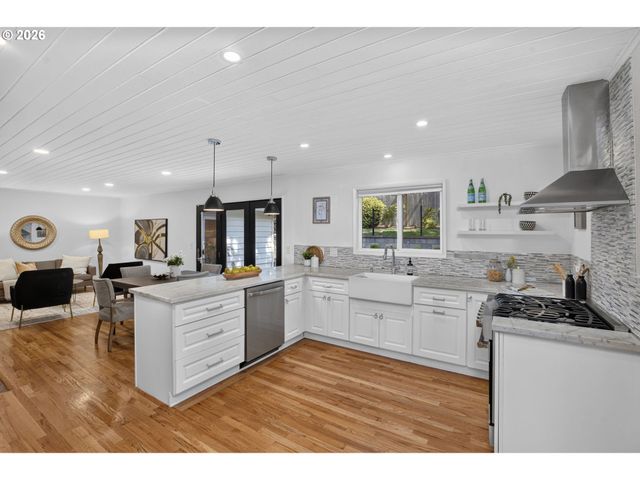 16933 GREENTREE Ave, Lake Oswego, OR 97034