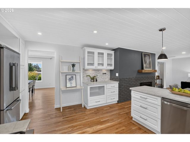 16933 GREENTREE Ave, Lake Oswego, OR 97034