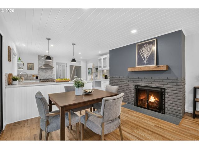 16933 GREENTREE Ave, Lake Oswego, OR 97034