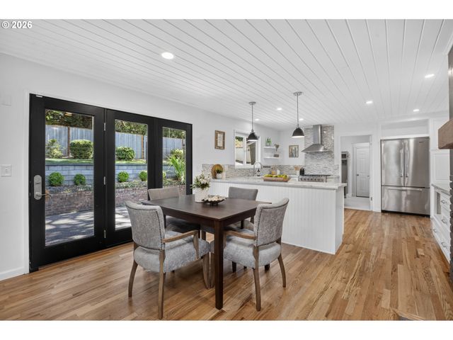 16933 GREENTREE Ave, Lake Oswego, OR 97034