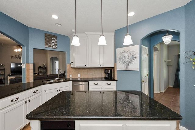 318 Sunrise Blvd, Angleton, TX 77515