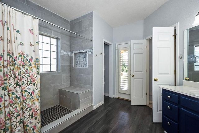 318 Sunrise Blvd, Angleton, TX 77515