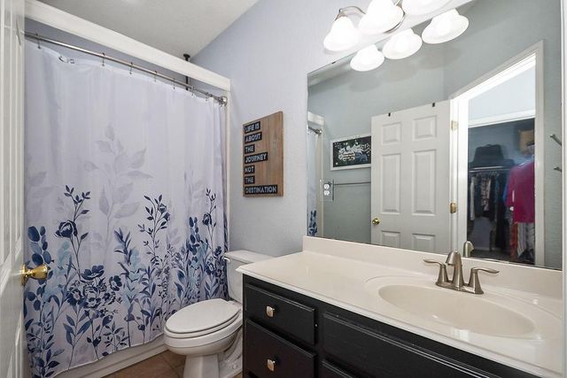 318 Sunrise Blvd, Angleton, TX 77515
