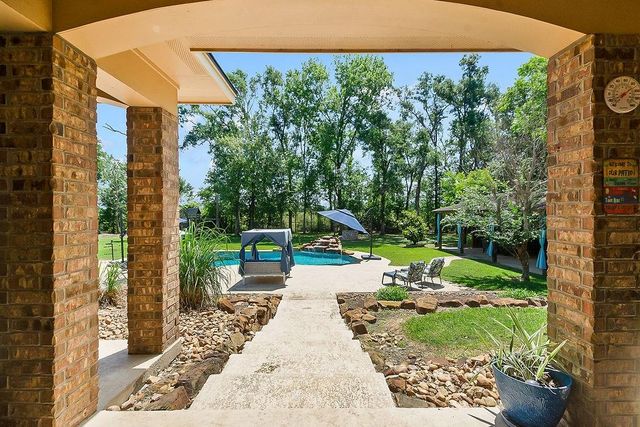 318 Sunrise Blvd, Angleton, TX 77515