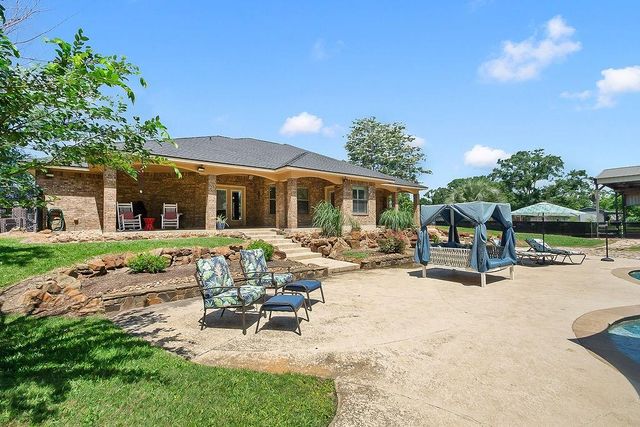 318 Sunrise Blvd, Angleton, TX 77515