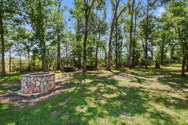 318 Sunrise Blvd, Angleton, TX 77515