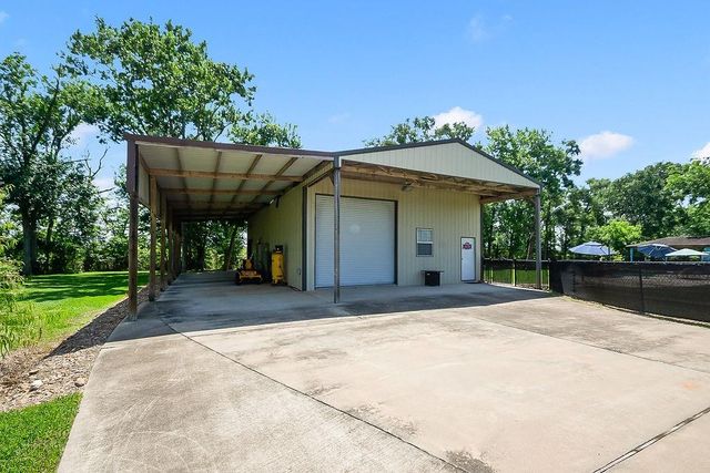 318 Sunrise Blvd, Angleton, TX 77515