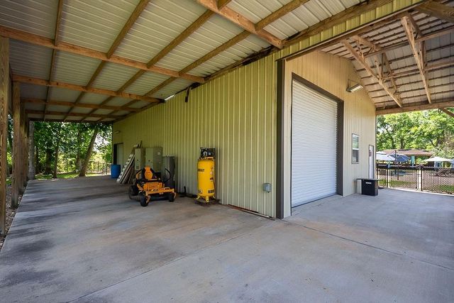 318 Sunrise Blvd, Angleton, TX 77515