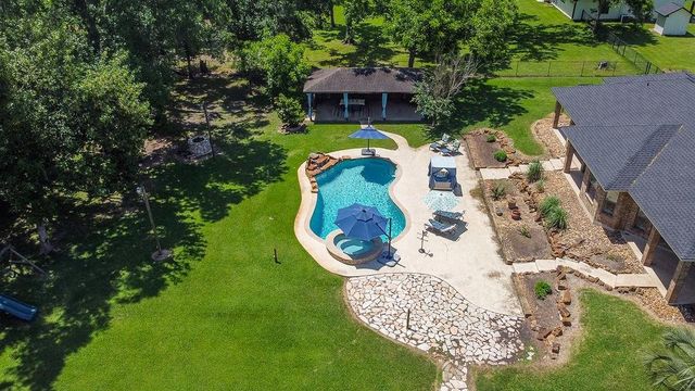 318 Sunrise Blvd, Angleton, TX 77515