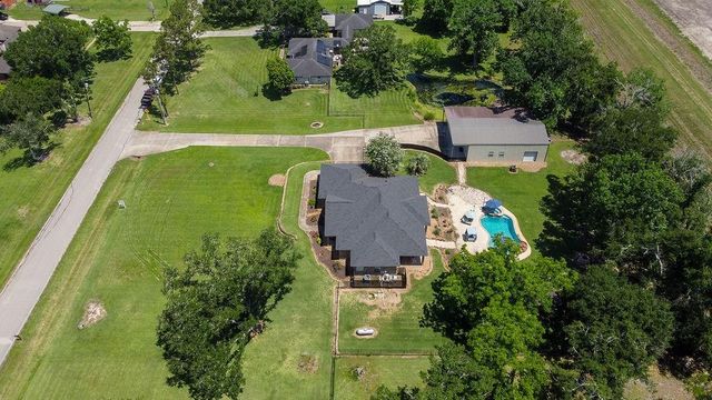 318 Sunrise Blvd, Angleton, TX 77515