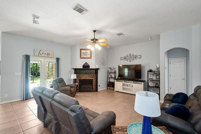 318 Sunrise Blvd, Angleton, TX 77515