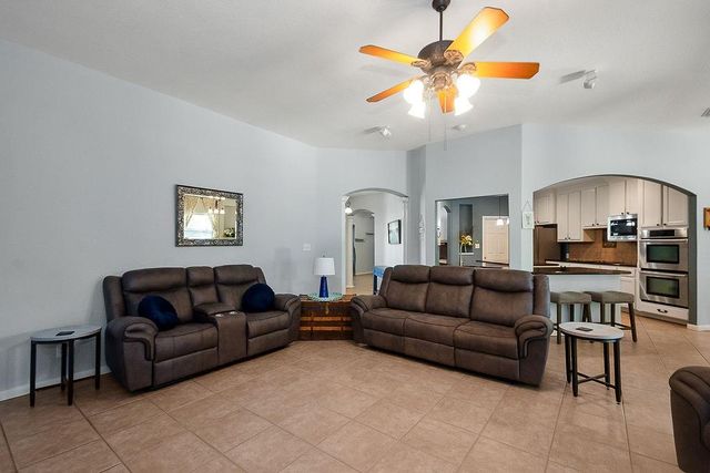 318 Sunrise Blvd, Angleton, TX 77515