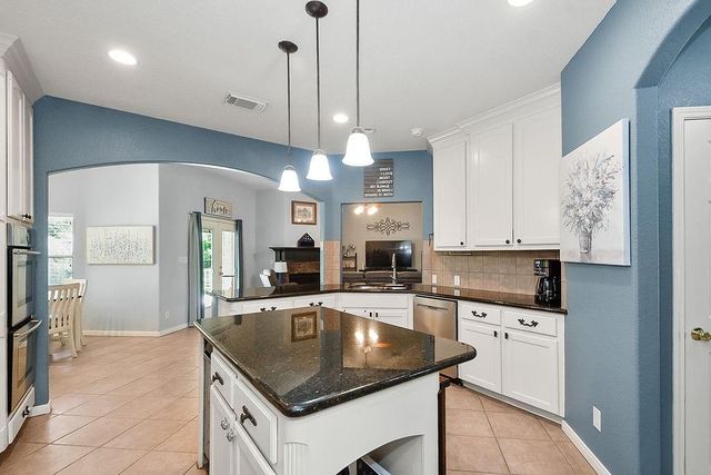 318 Sunrise Blvd, Angleton, TX 77515
