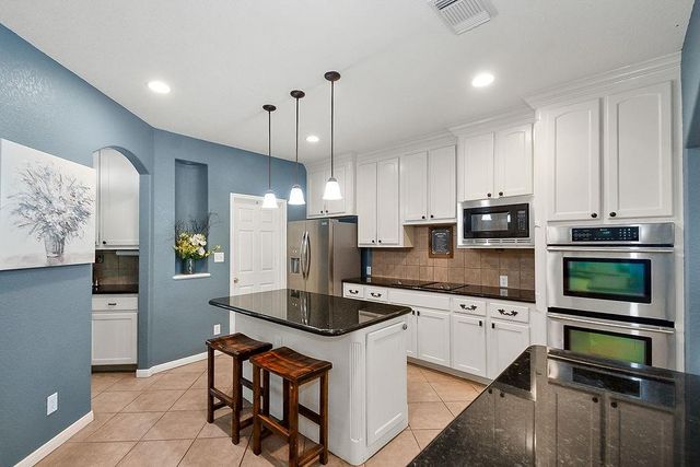318 Sunrise Blvd, Angleton, TX 77515