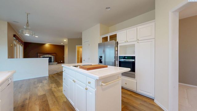 12516 Eagle Reach Court, Pasco, WA 99301