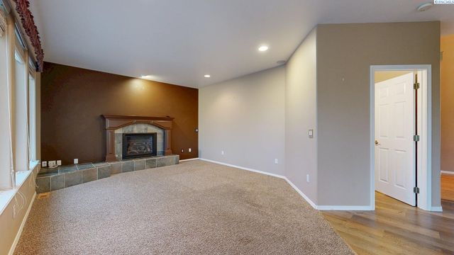 12516 Eagle Reach Court, Pasco, WA 99301