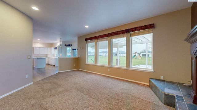 12516 Eagle Reach Court, Pasco, WA 99301