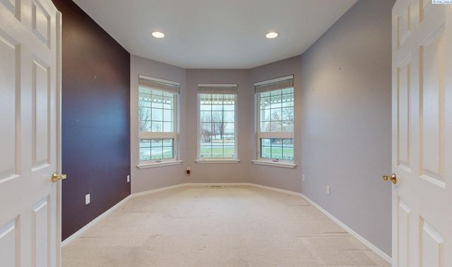 12516 Eagle Reach Court, Pasco, WA 99301