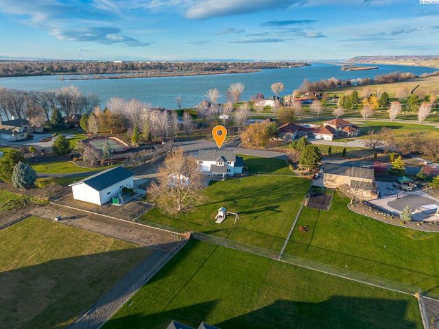 12516 Eagle Reach Court, Pasco, WA 99301