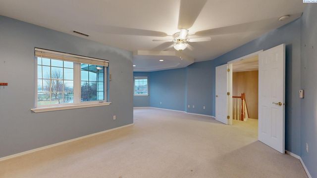 12516 Eagle Reach Court, Pasco, WA 99301