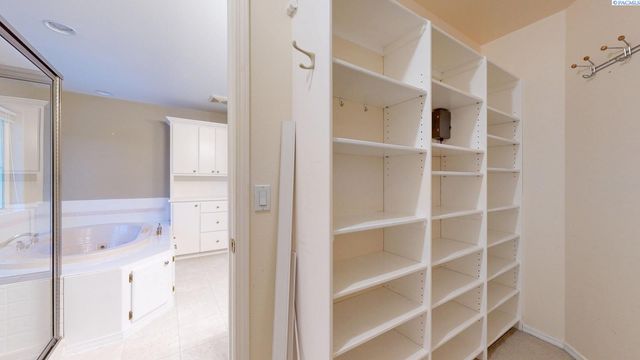 12516 Eagle Reach Court, Pasco, WA 99301