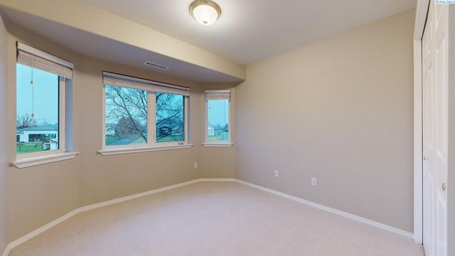 12516 Eagle Reach Court, Pasco, WA 99301