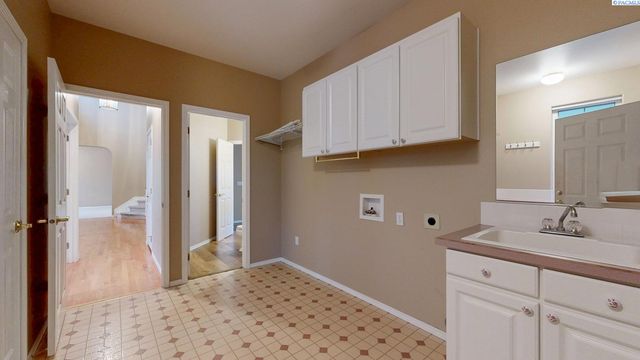 12516 Eagle Reach Court, Pasco, WA 99301