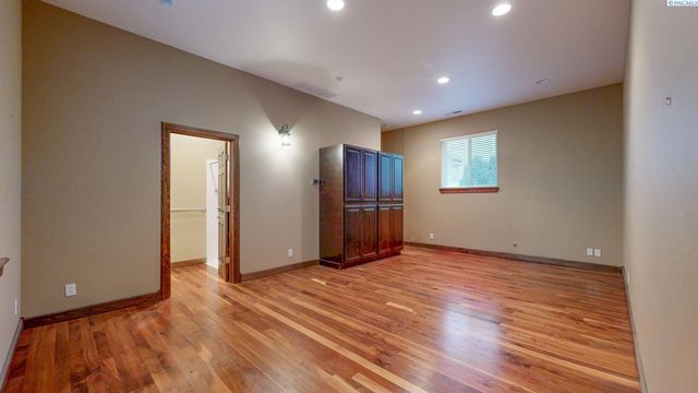 12516 Eagle Reach Court, Pasco, WA 99301