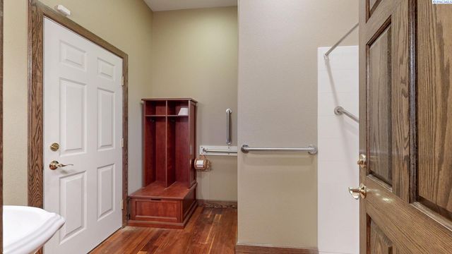 12516 Eagle Reach Court, Pasco, WA 99301