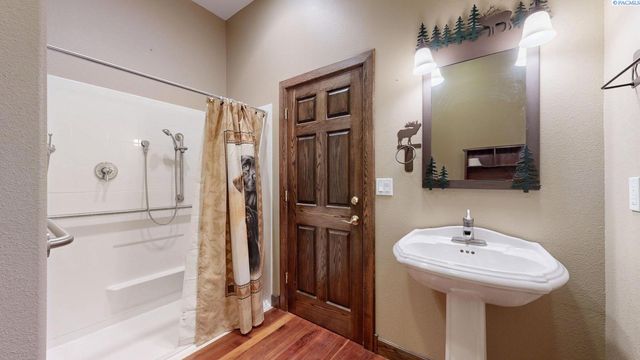 12516 Eagle Reach Court, Pasco, WA 99301