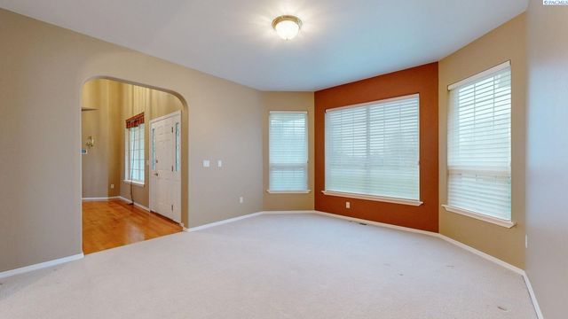 12516 Eagle Reach Court, Pasco, WA 99301