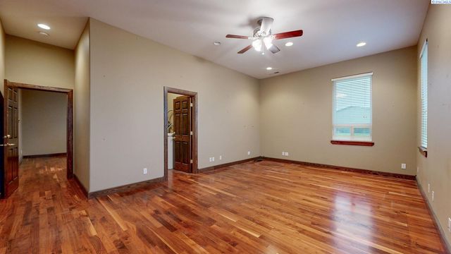 12516 Eagle Reach Court, Pasco, WA 99301