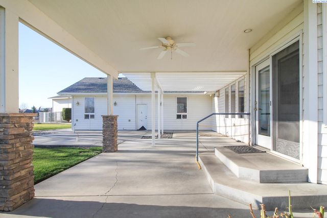 12516 Eagle Reach Court, Pasco, WA 99301