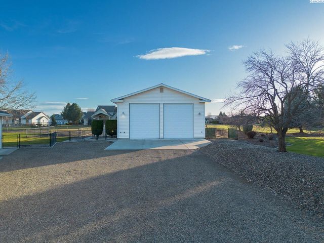 12516 Eagle Reach Court, Pasco, WA 99301