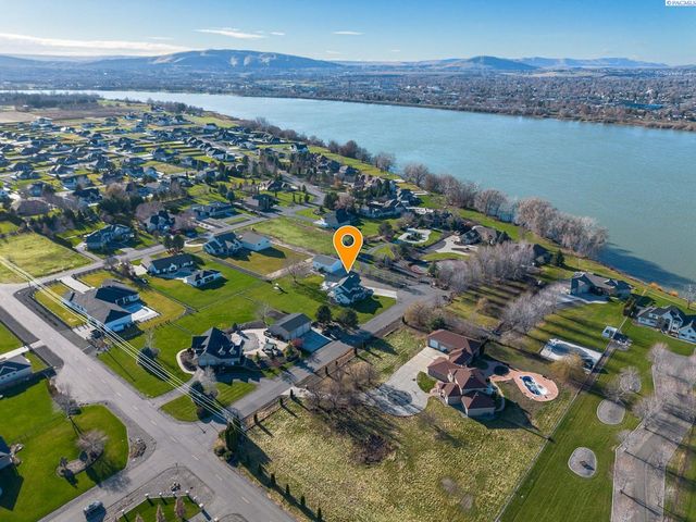 12516 Eagle Reach Court, Pasco, WA 99301