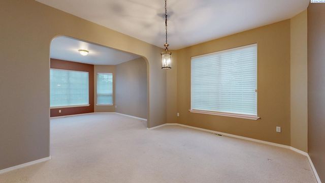 12516 Eagle Reach Court, Pasco, WA 99301