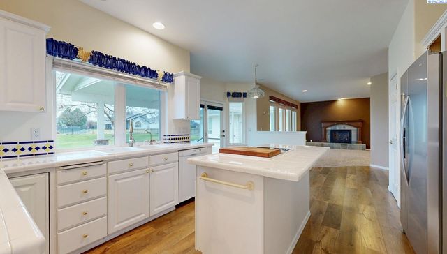 12516 Eagle Reach Court, Pasco, WA 99301