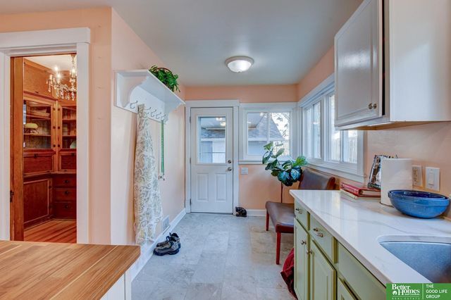 2301 S 35th Avenue, Omaha, NE 68105