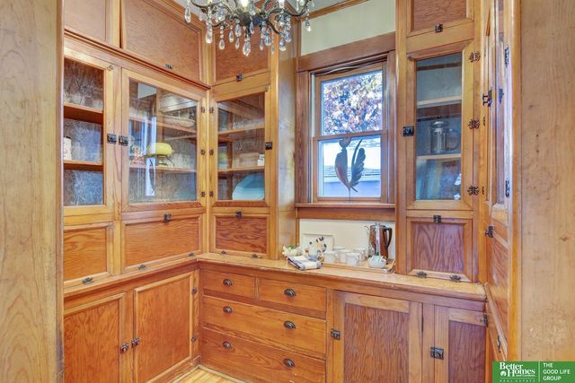 2301 S 35th Avenue, Omaha, NE 68105