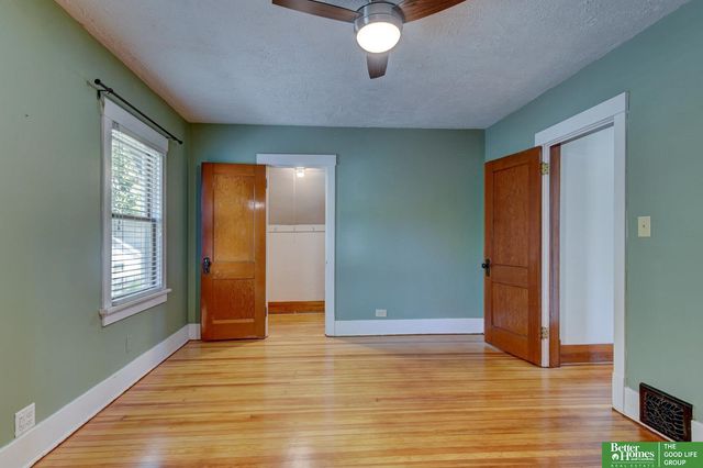 2301 S 35th Avenue, Omaha, NE 68105