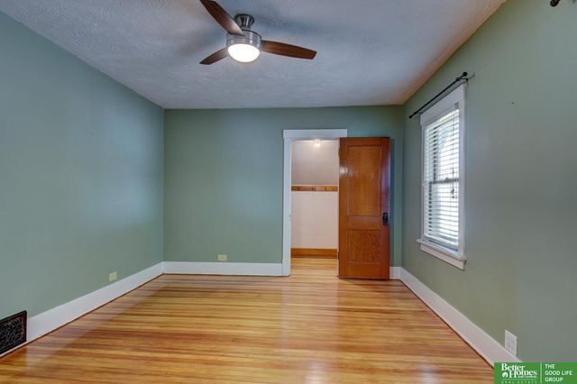 2301 S 35th Avenue, Omaha, NE 68105