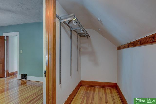 2301 S 35th Avenue, Omaha, NE 68105