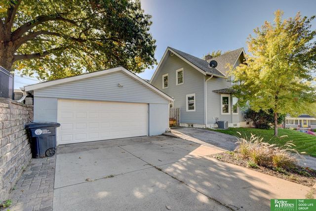 2301 S 35th Avenue, Omaha, NE 68105
