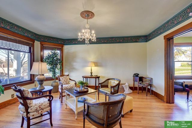 2301 S 35th Avenue, Omaha, NE 68105