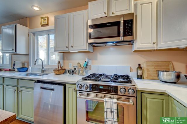 2301 S 35th Avenue, Omaha, NE 68105