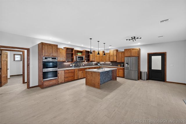 2600 W 410 Road, Adair, OK 74330